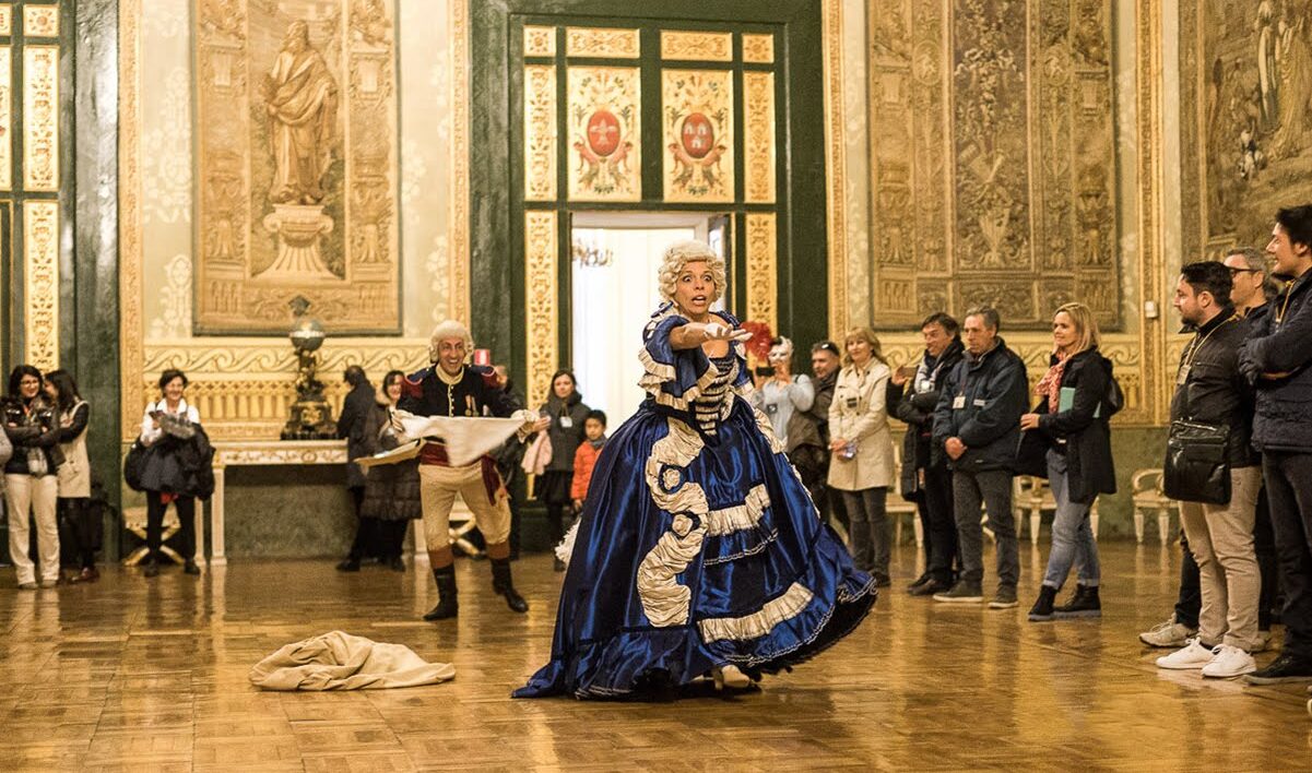 Carnevale al Palazzo Reale di Napoli con il Ballo a Corte e visita guidata  in costume