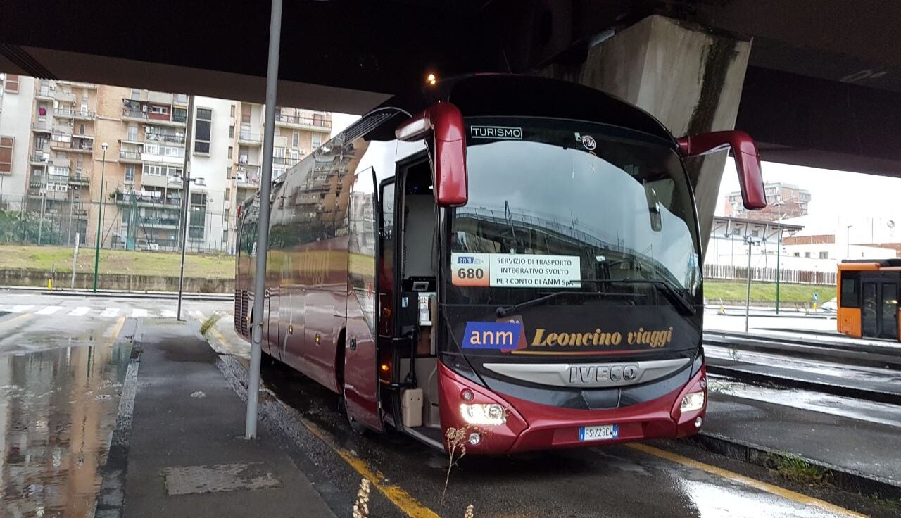 Autobús ANM adicional en Nápoles