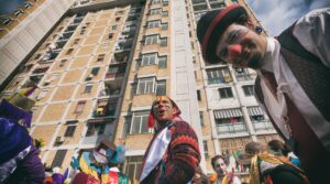 El Carnaval de Scampia llega a su 40ª edición: arranca con un colorido paseo