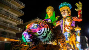 Il Carnevale di Maiori è rinviato: si festeggerà a maggio con i carri in cartapesta