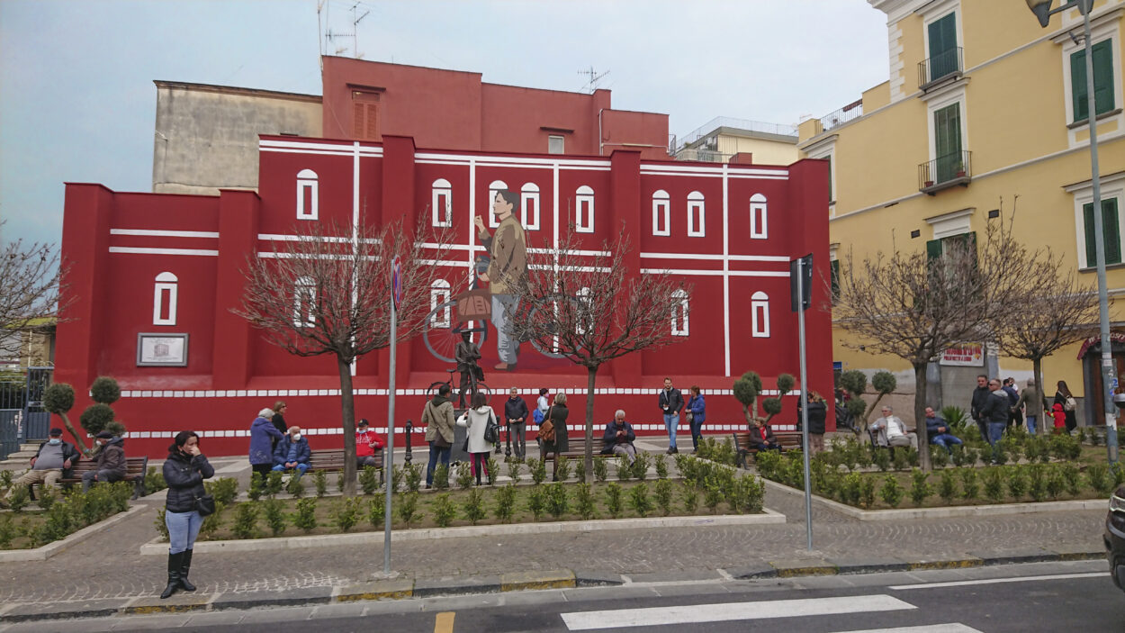 Palazzo Bruno and the statue of Massimo Troisi