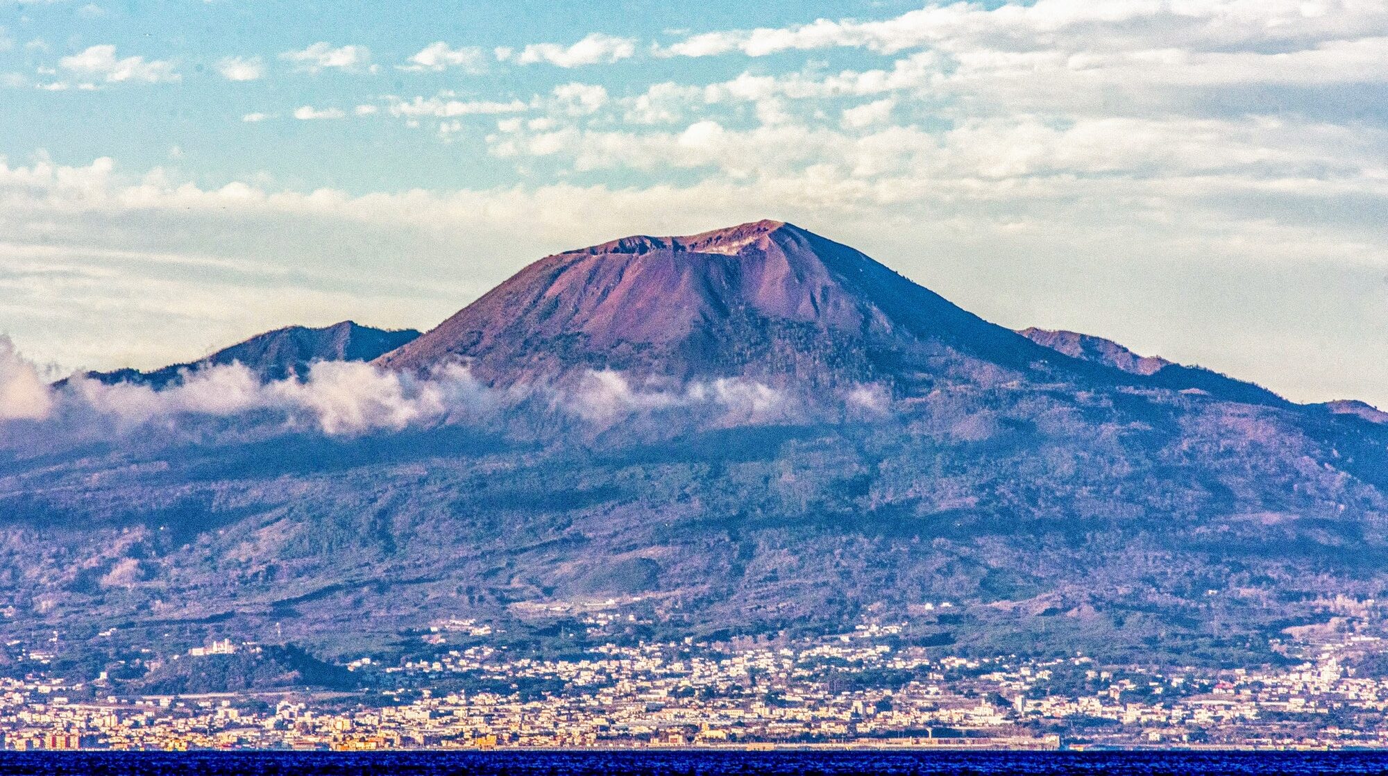 维苏威火山全景