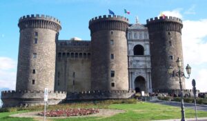 Maschio Angioino في نابولي: فتحات غير عادية لعيد الفصح واثنين الفصح والتحرير 2022