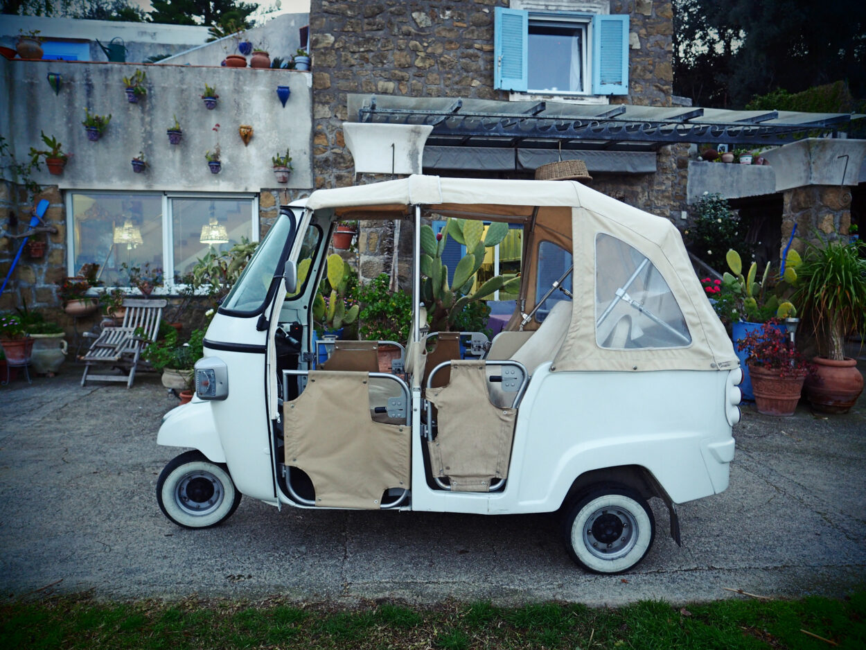 Traditionelles Auto in Procida