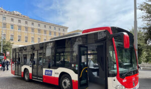 Autobús en Nápoles, tres líneas cambian la ruta: R5, C67 y 180