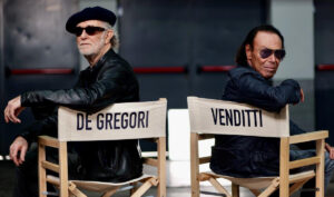 Venditti und De Gregori im Konzert in der Flegrea Arena in Neapel