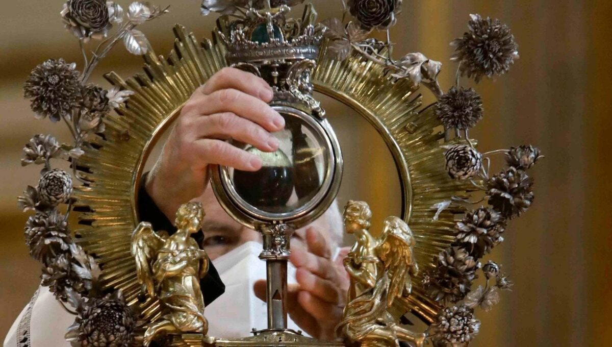 Festa di San Gennaro a Napoli, torna la processione in strada per il miracolo di maggio