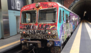 Cumana a Napoli, chiusa tratta Montesanto-Fuorigrotta: attiva navetta bus