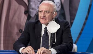 De Luca preoccupato per Pasqua: rischio impennata contagi