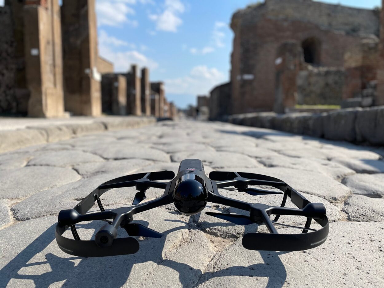 Flying laser scanner in Pompeii