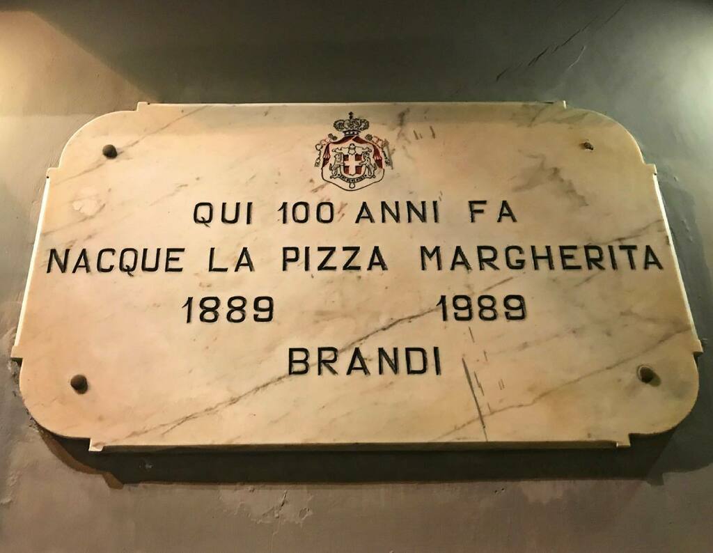 Plakette der Pizzeria Brandi