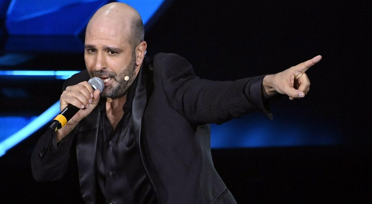 Checco Zalone in Neapel mit der Show Amore + Iva für seine Tour in den Gebäuden