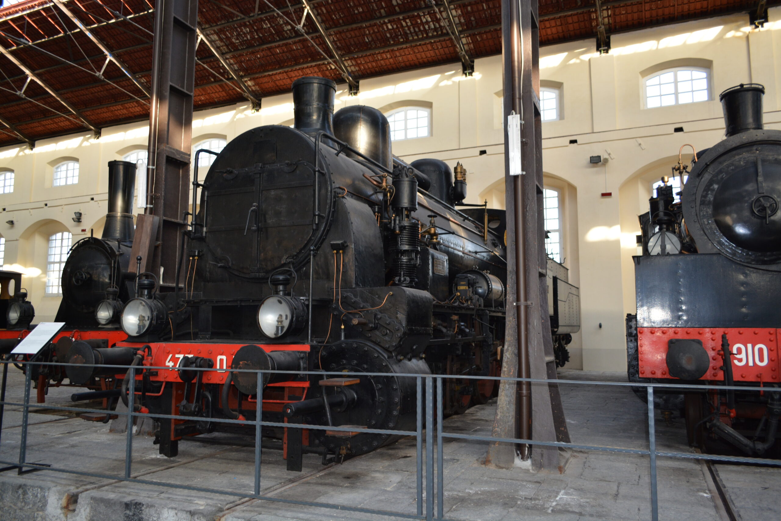 Tren dentro de una sala del Museo Pietrarsa en Nápoles