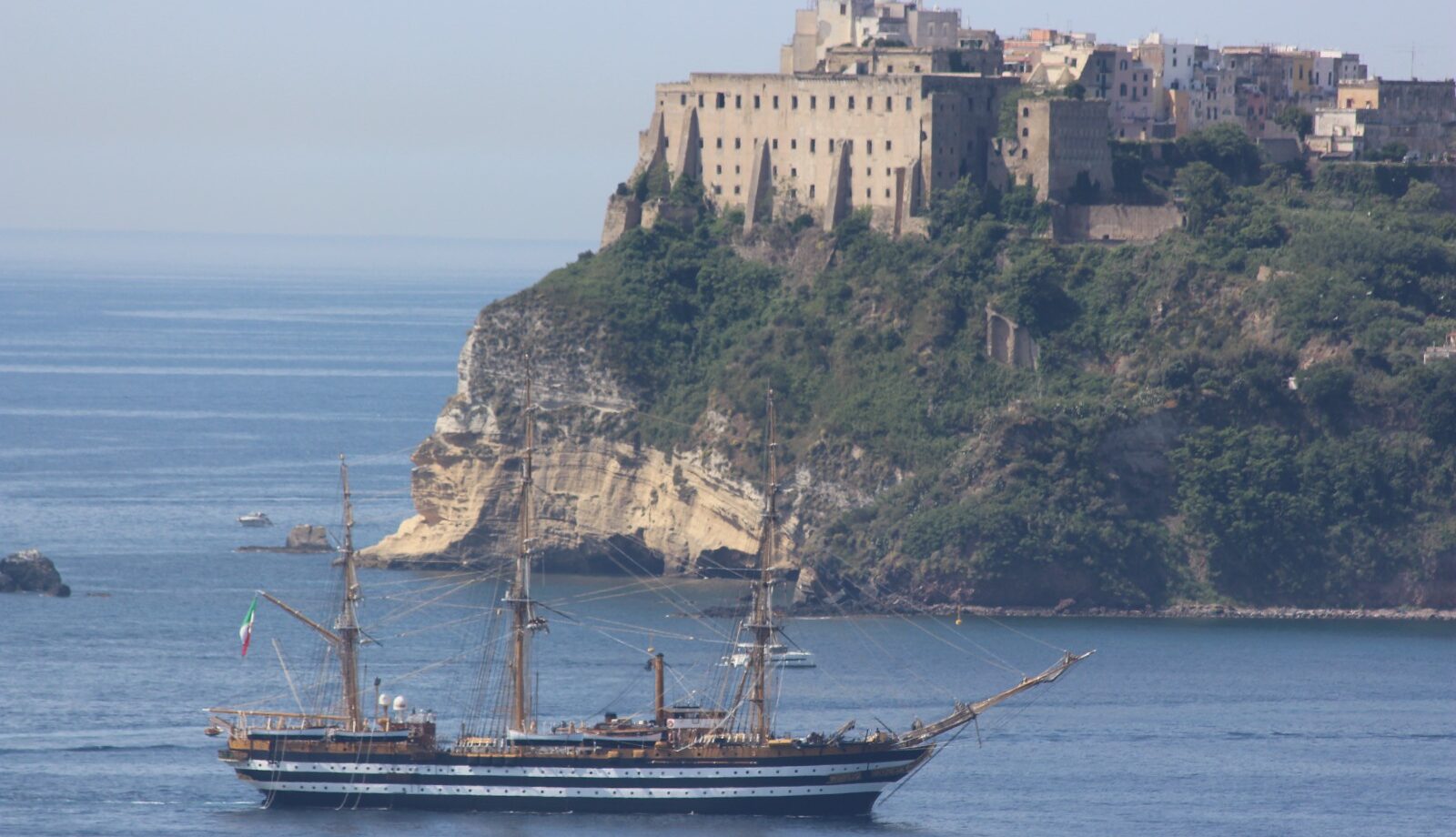 Barco Amerigo Vespucci