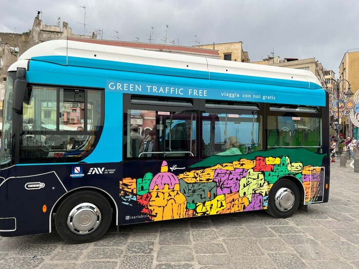 Autobús eléctrico en Procida