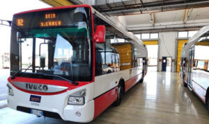 マンフレディ、ナポリの電気バス：すべてXNUMX年以内に到着します