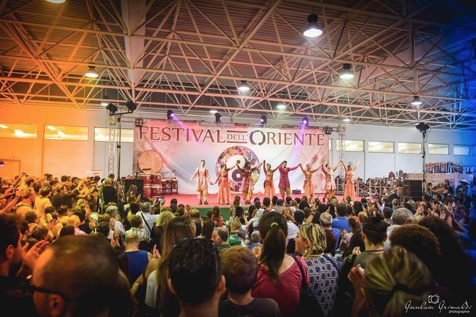 Festival des Ostens in Neapel