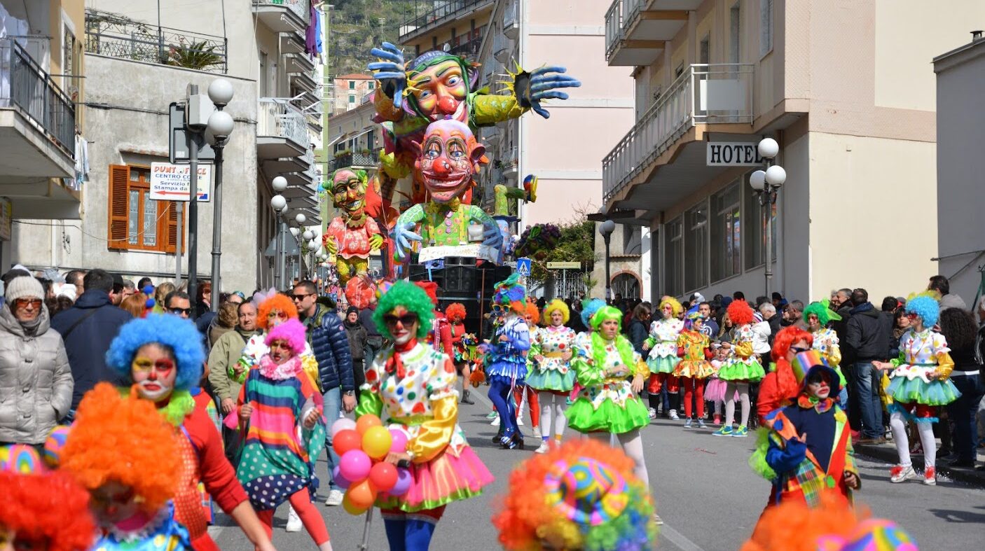 Vagones en el Carnaval de Maiori