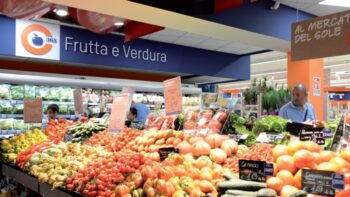 ナポリの新しいSole365スーパーマーケット：開封と無料の本の5ユーロ割引