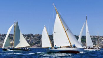 Regata de velas antiguas en Nápoles