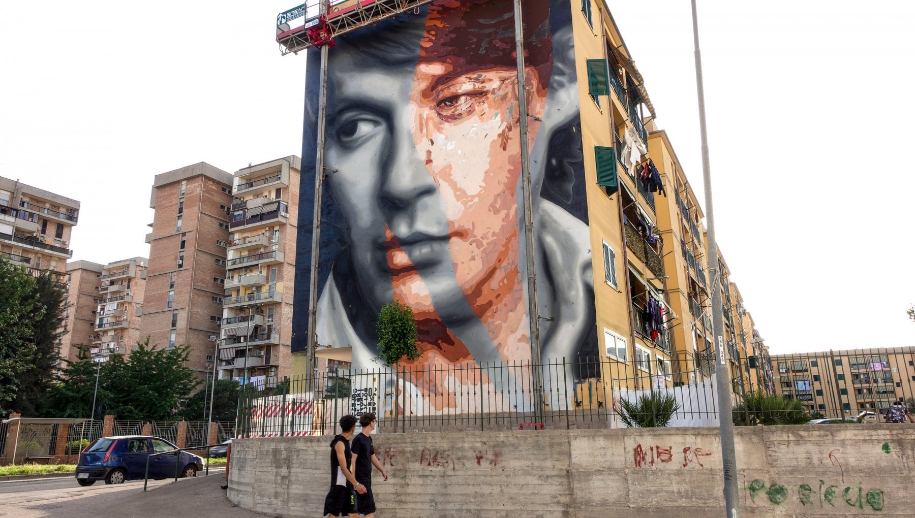 Peinture murale de Jorit pour Fabrizio De Andrè : le grand travail à Scampia