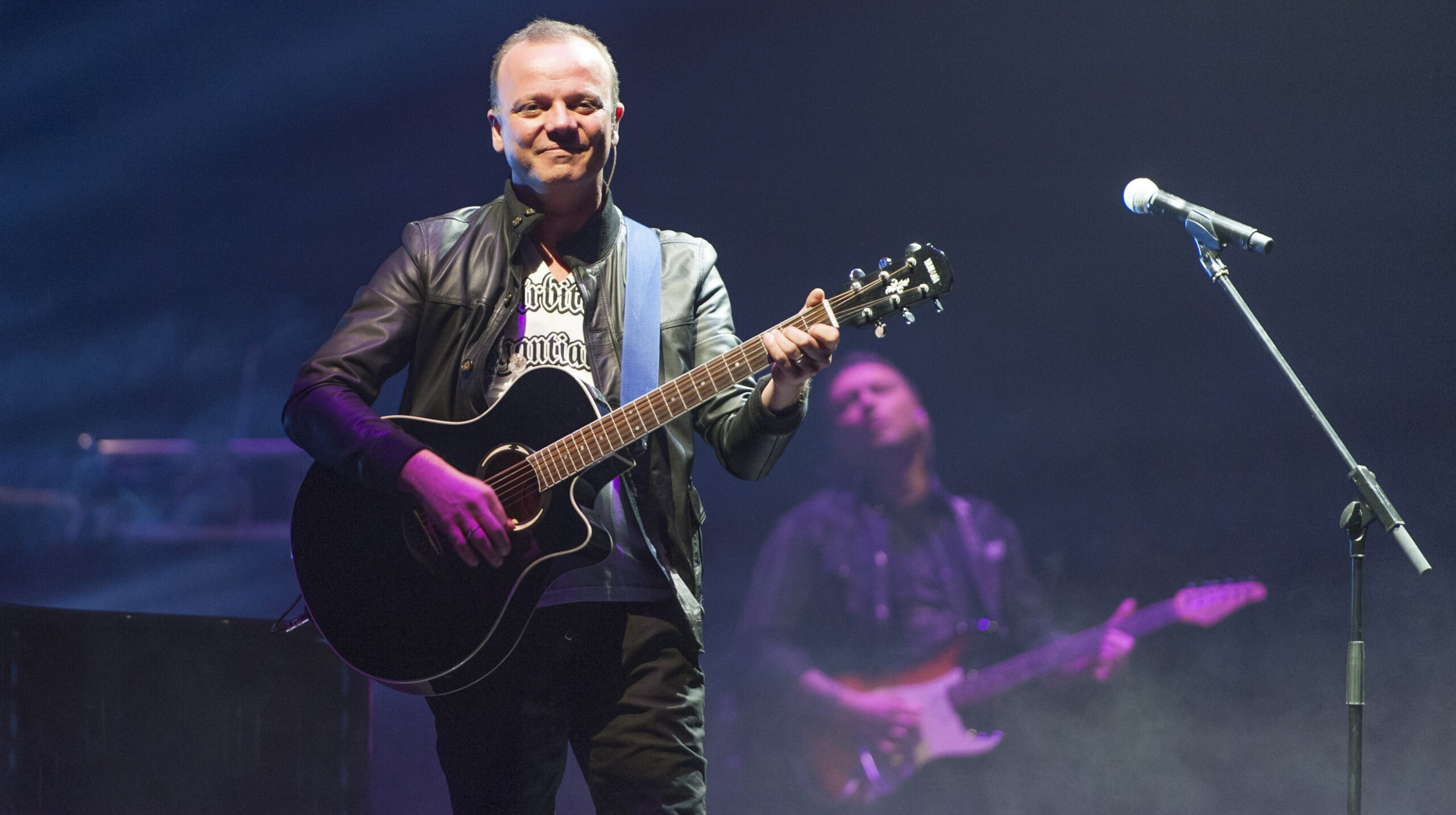 Gigi d'Alessio au Napoli Pizza Village: le concert avec d'autres artistes pour la grande fête finale