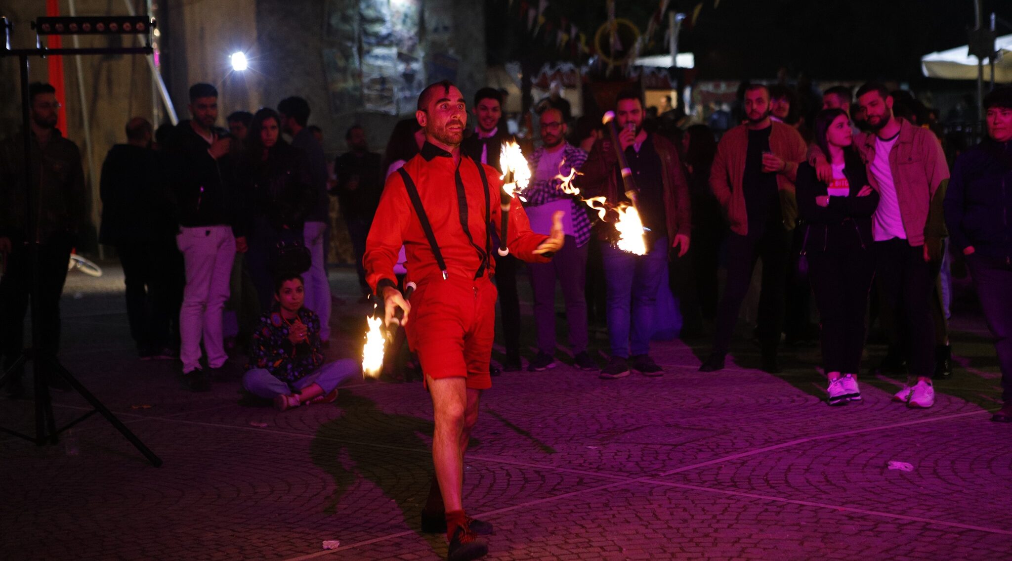 Comedores de fogo em Sucivo