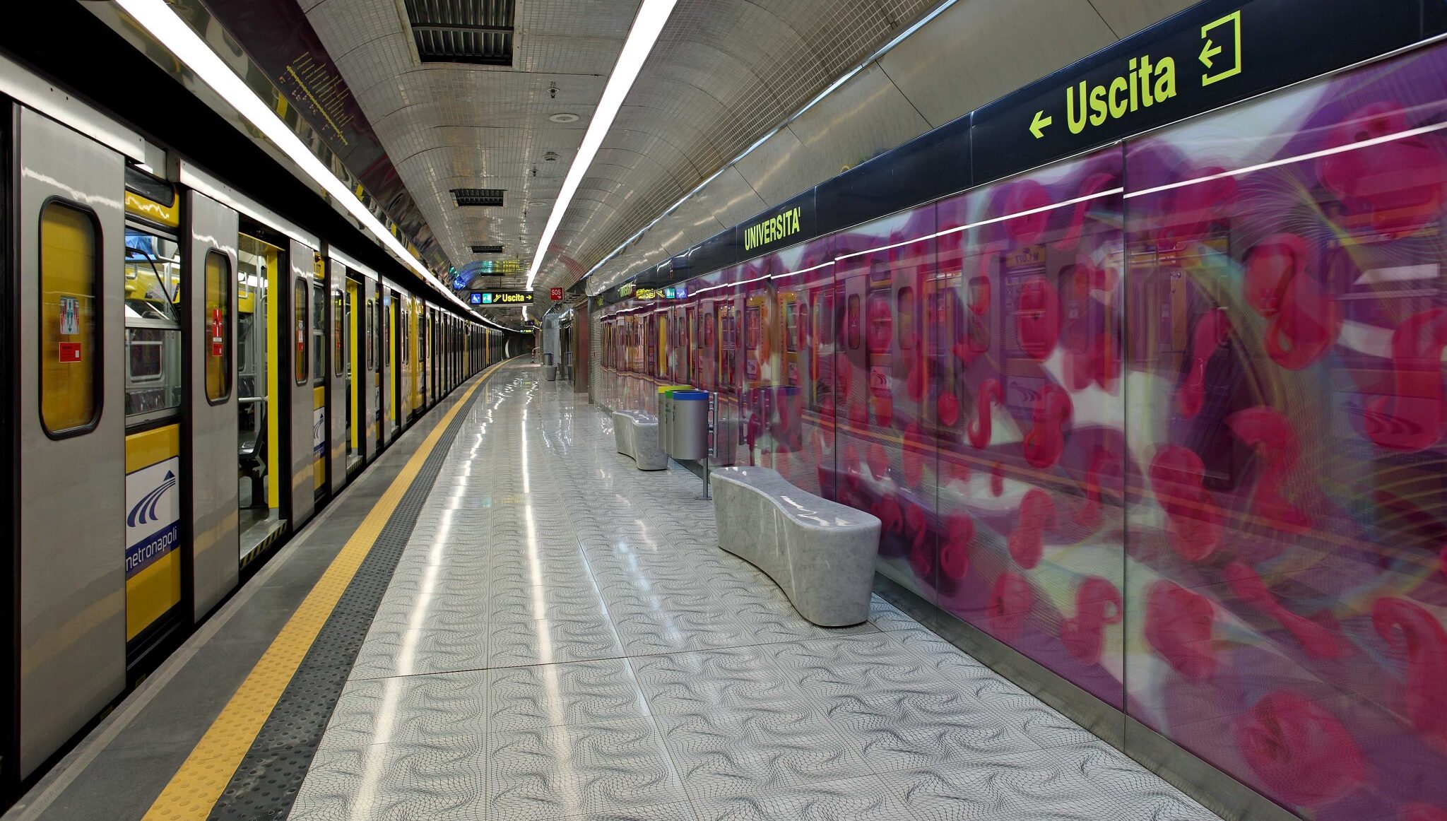 Stazione Università a Napoli