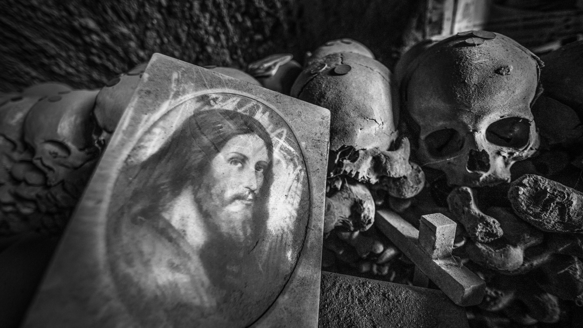 Mostra fotografica di Giancarlo De Luca sul Cimitero delle fontanelle