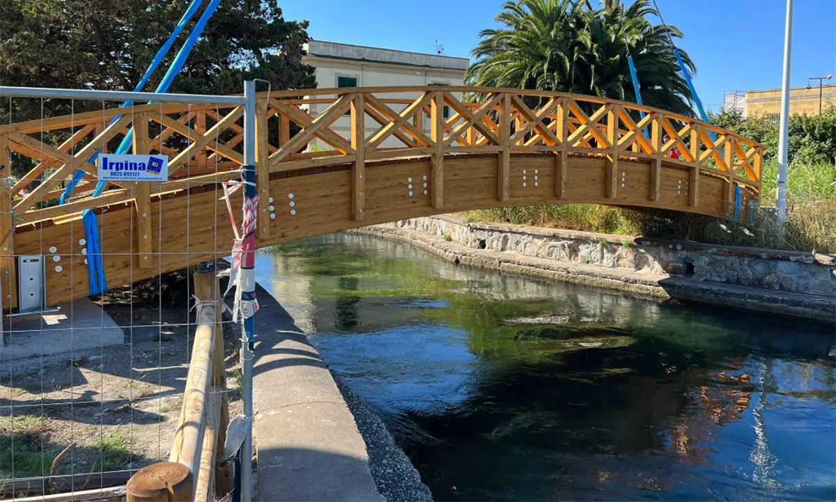 Pont de la piste cyclable à Bacoli