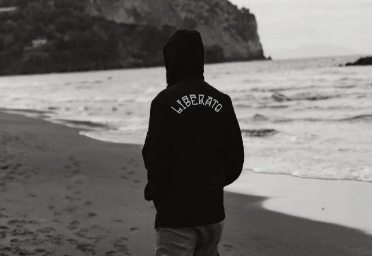 Rapper Liberato revela identidade