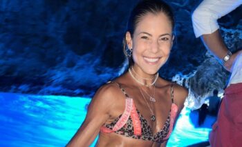 The dive of the Neapolitan influencer in the Blue Grotto in Capri, but there is a ban: the video is viral