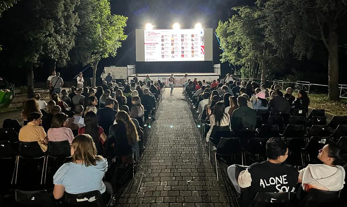 Cinema all'aperto a San Sebastiano al Vesuvio con Agorà: film, teatro e  musica