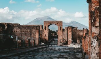 Кампания ночью: события, посещения, концерты в Помпеях и других археологических памятниках