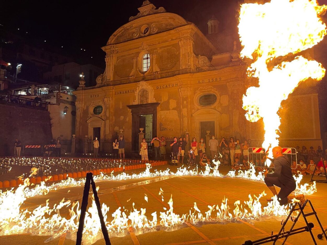 Incêndio na Luminaria di San Domenico em Praiano