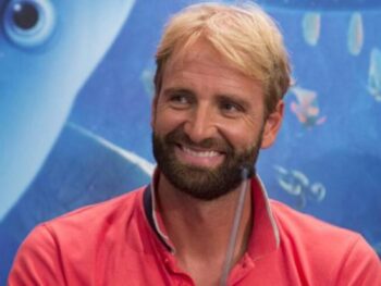 Massimiliano Rosolino criticato per l’orecchino e lui risponde così