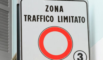 ZTL via Ferdinando Russo a Napoli: i divieti del nuovo dispositivo di traffico a Posillipo