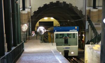 Nápoles, funicular de Mergellina: parada la mañana del 22 de marzo de 2023
