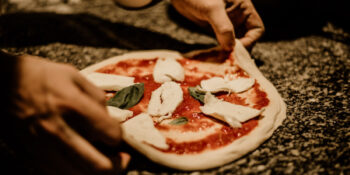 イタリア全土から集まった 32 人の偉大なマスターと多くのテイスティングが行われるピザに特化した Ischia Safari
