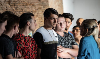 Mare Out ، أي الممثلين موجودون على Tik Tok؟ قائمة كاملة