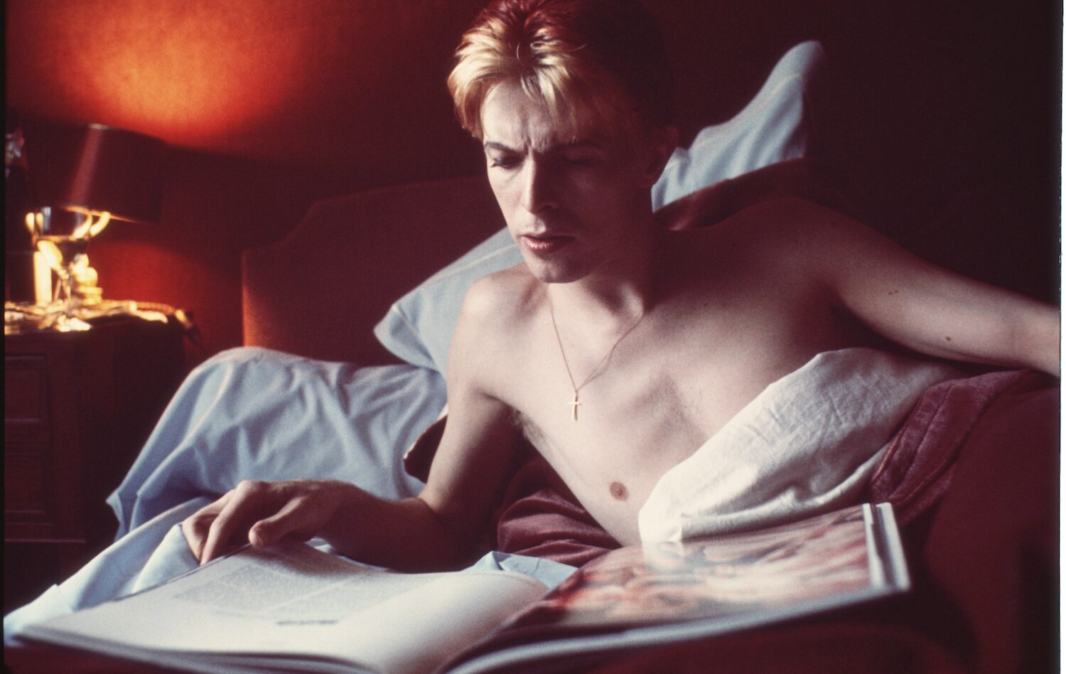 David Bowie in the hotel