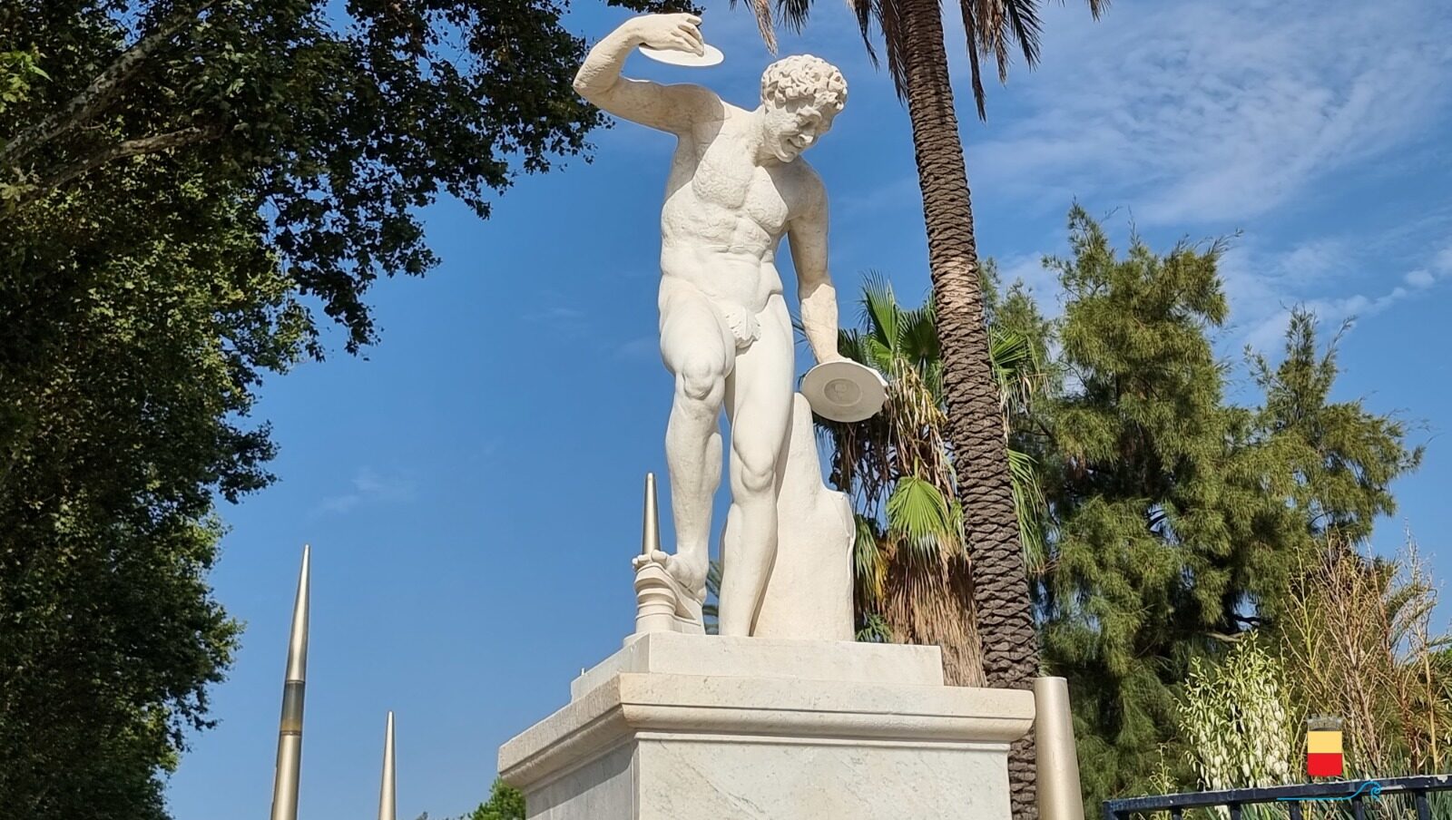 Faun-Statue mit Zimbeln in der Villa Comunale