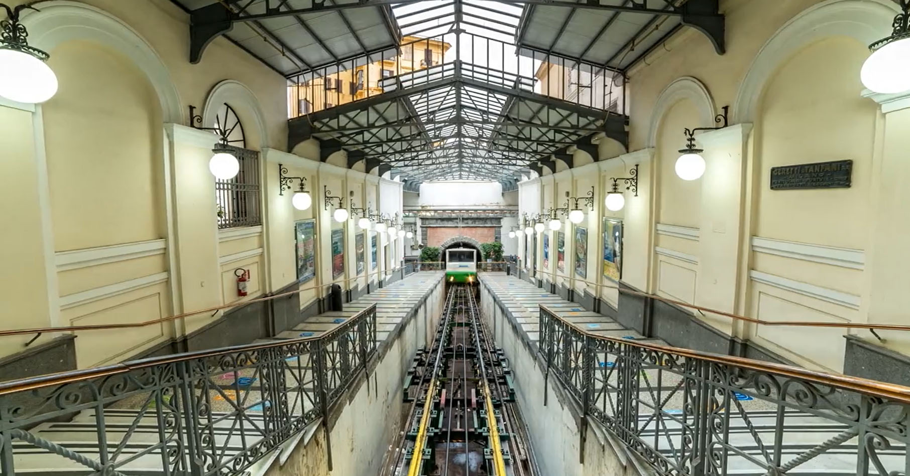 Zentrale Standseilbahn von Neapel