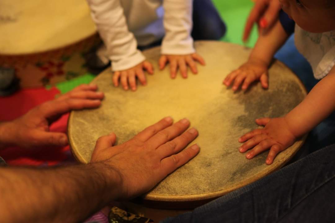 Talleres musicales para niños en el MANN de Nápoles.