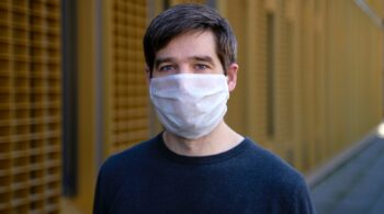 Mascherine anti-Covid, addio all'obbligo di indossarle: resta il Green Pass in ospedale