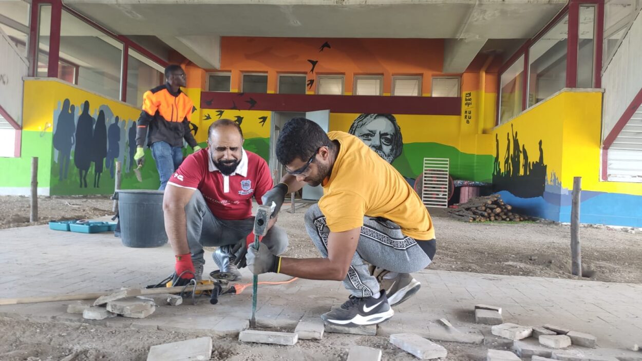 Murales per Gino Strada a Scisciano, lavori