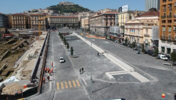 Piazza Municipio et Via Acton à Naples: voici comment le trafic change et s'améliore