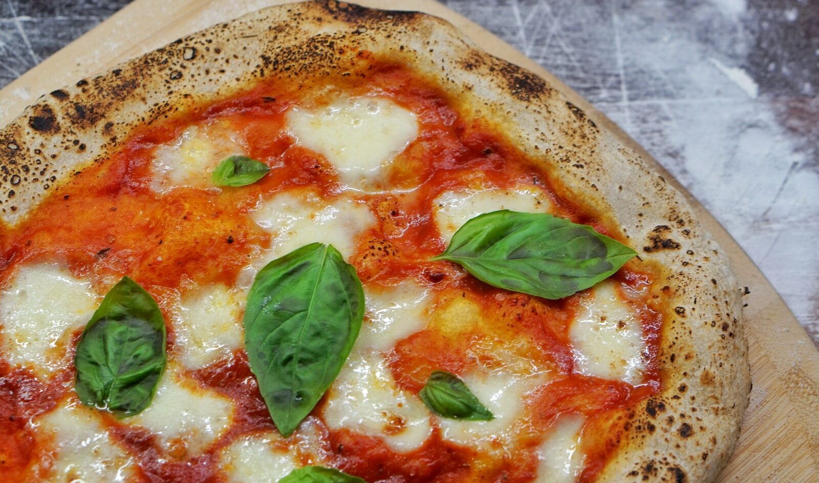 Neapolitan margherita pizza