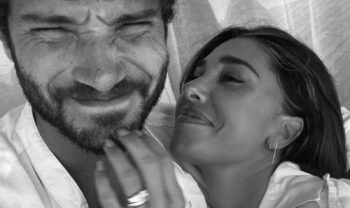Belen fotografa Stefano De Martino nel suo letto: è amore puro