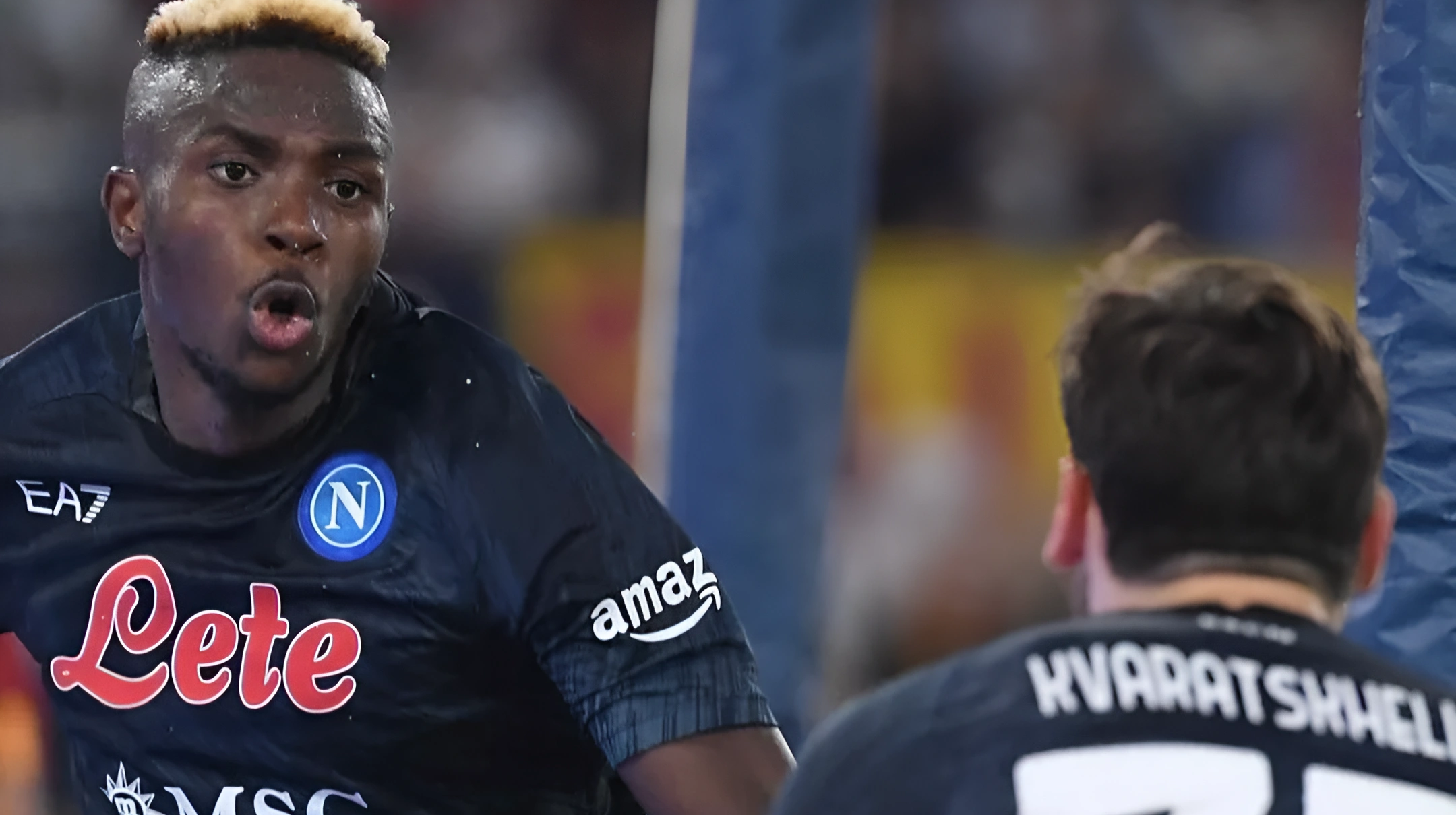 Die Napoli-Fußballer Osimhen und Kvaratskhelia jubeln gemeinsam